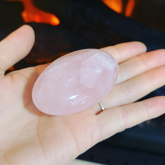 Rose Quartz big Palm Stone 🤩 - Picture 1 of 4
